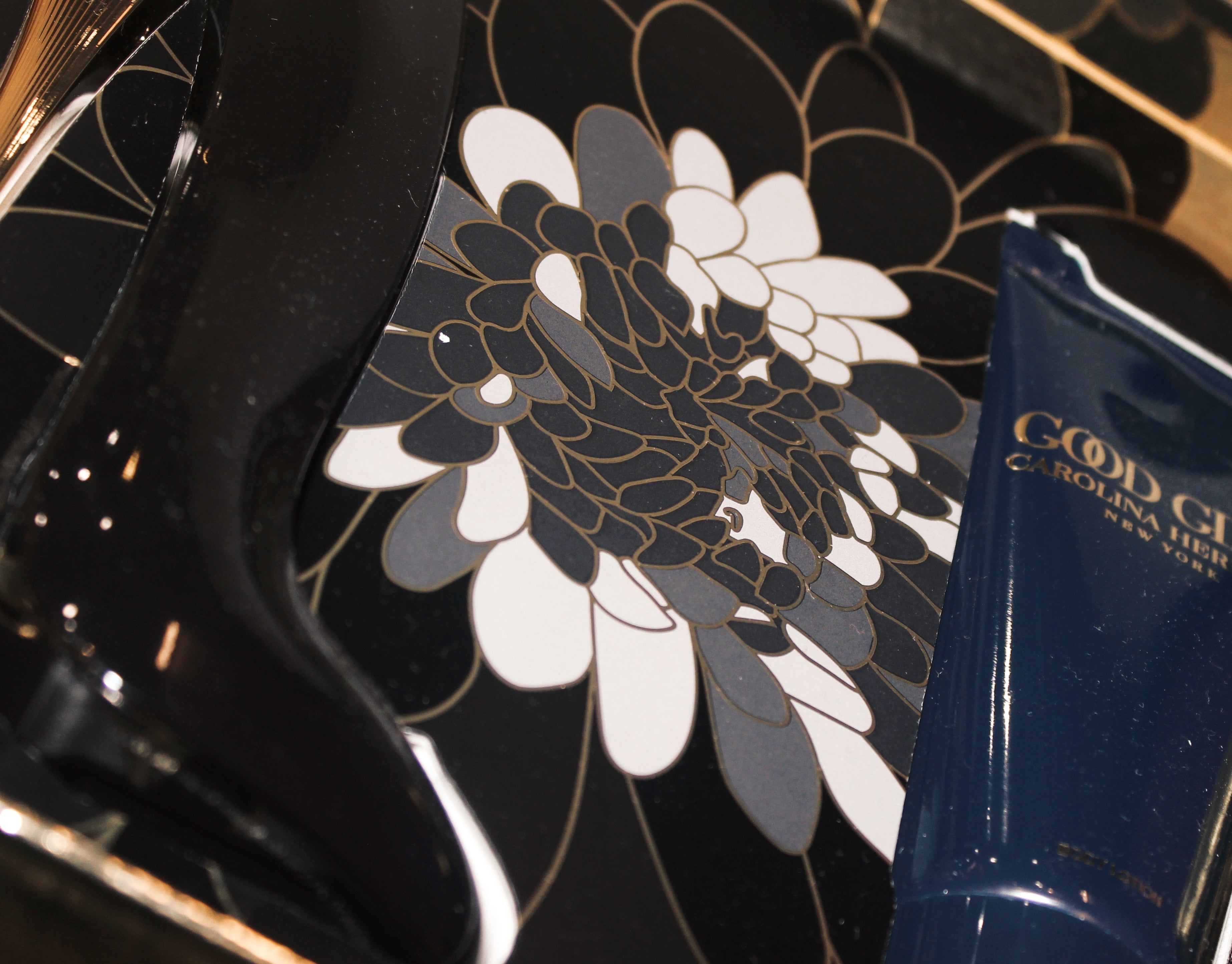 Good Girl Gift Set (Perfume & Lotion) by Carolina Herrera