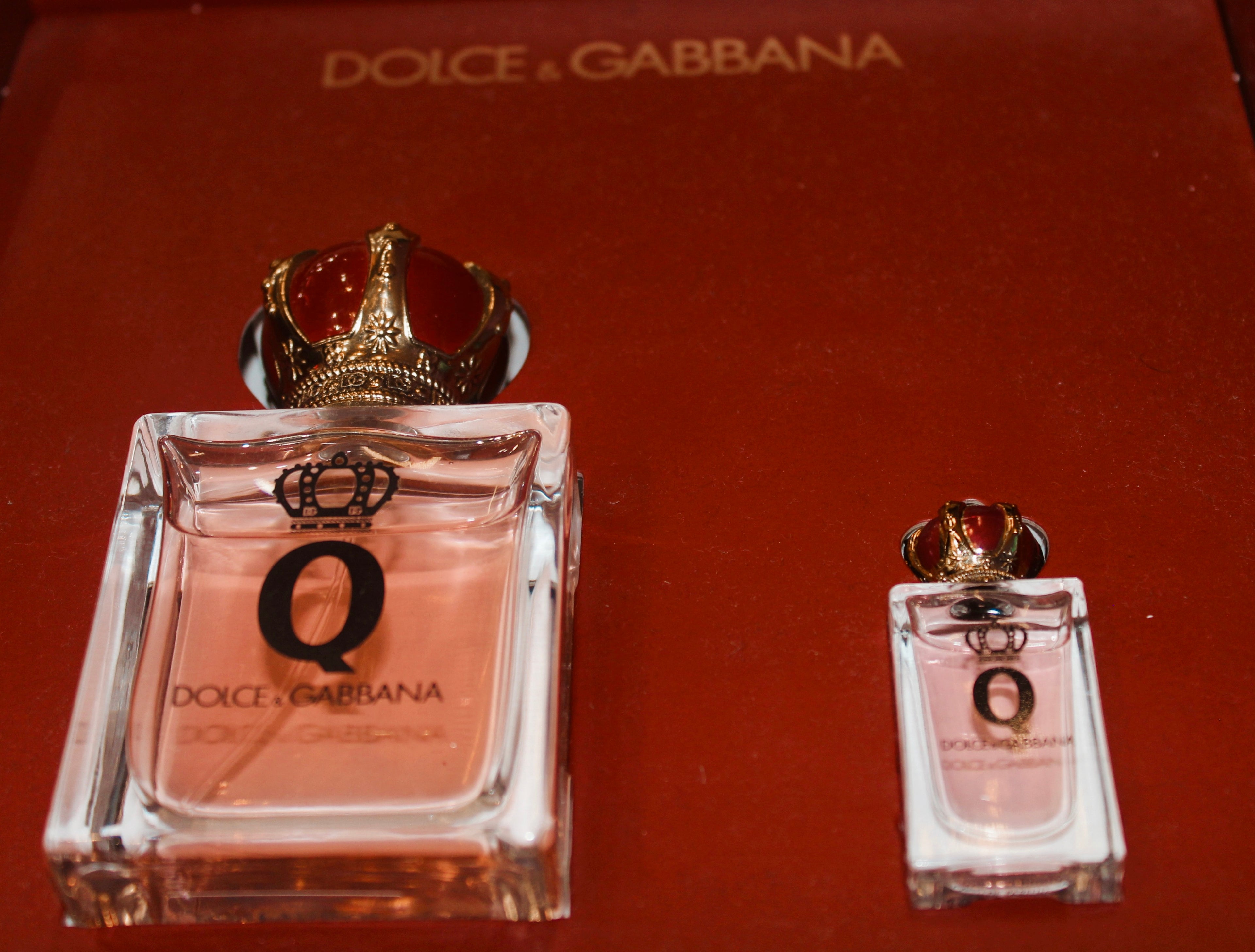 Dolce & Gabbana Q Eau de Parfum 1.7 oz & 0.17 oz Mini Gift Set