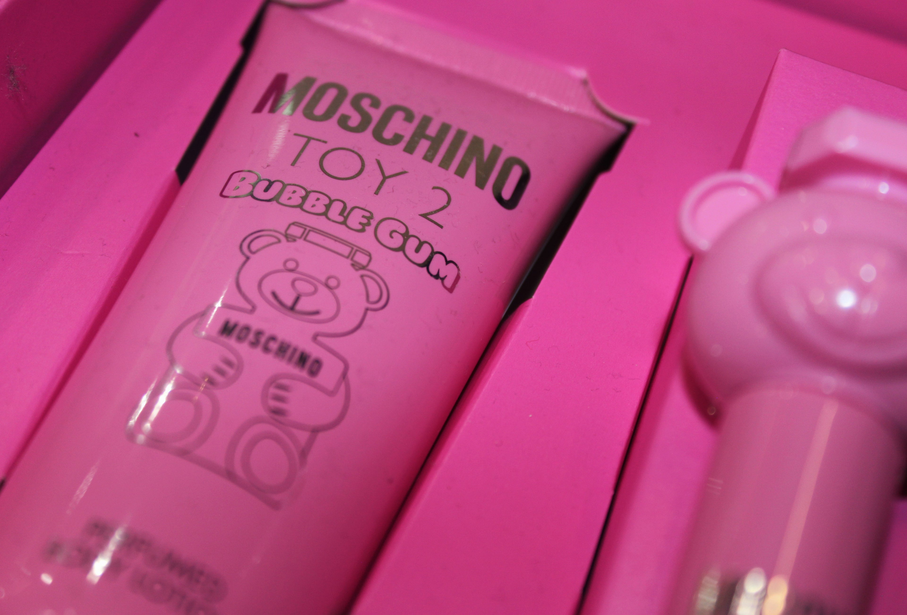 Moschino Toy 2 Bubble Gum Gift Set for Ladies