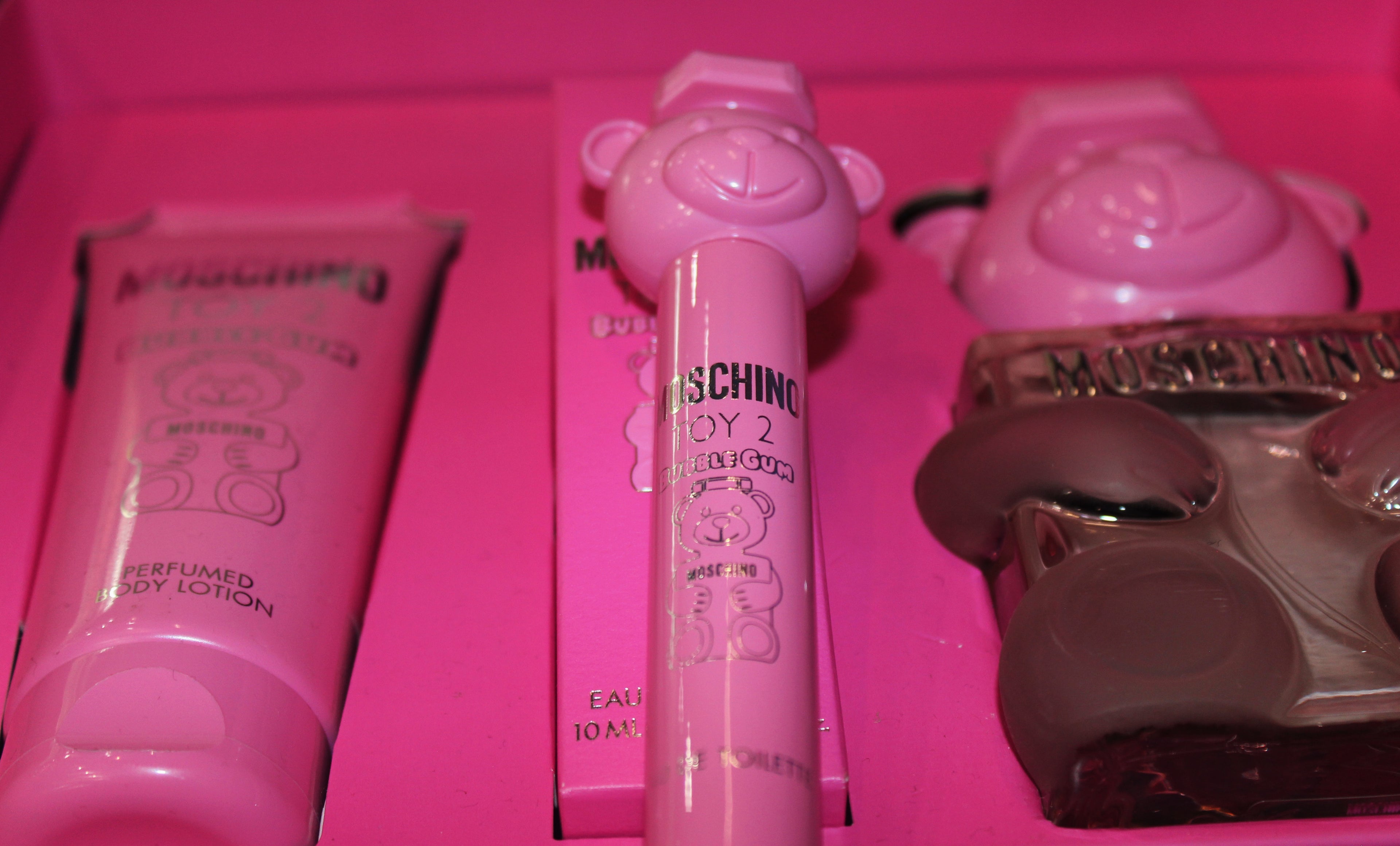 Moschino Toy 2 Bubble Gum Gift Set for Ladies