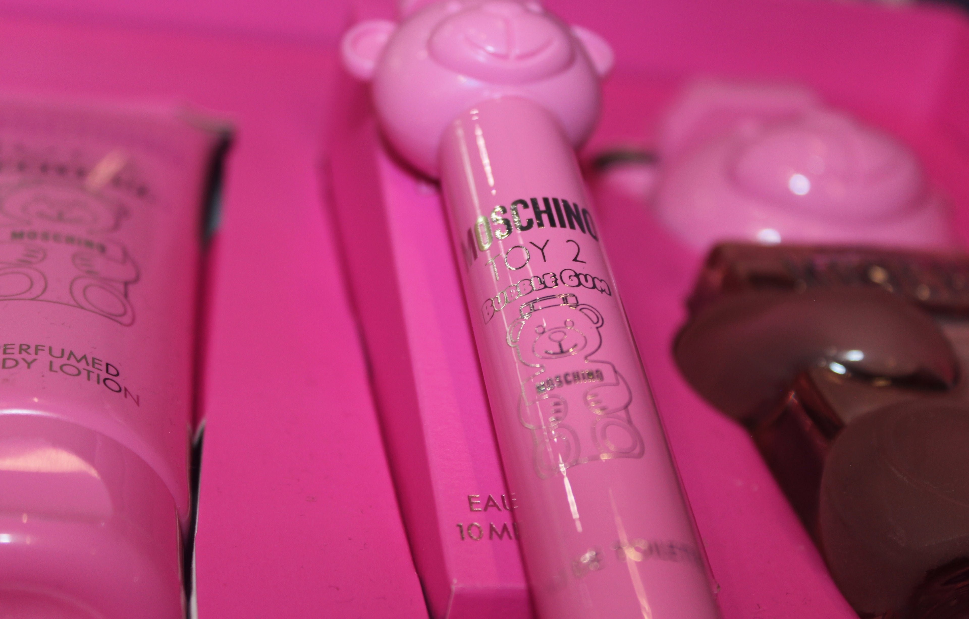 Moschino Toy 2 Bubble Gum Gift Set for Ladies